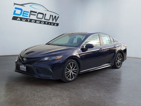 Used 2021 Toyota Camry SE image 7
