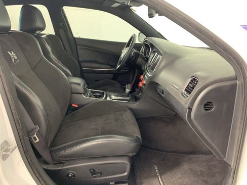Used 2016 Dodge Charger R/T Scat Pack w/ Technology Group RWD image 40