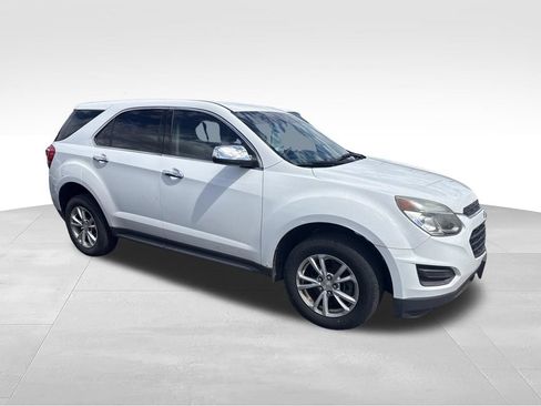 Used 2017 Chevrolet Equinox LS AWD/4WD image 2
