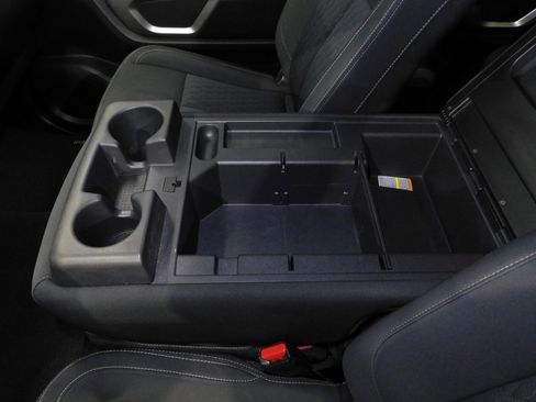 Used 2017 Nissan Titan SV image 40