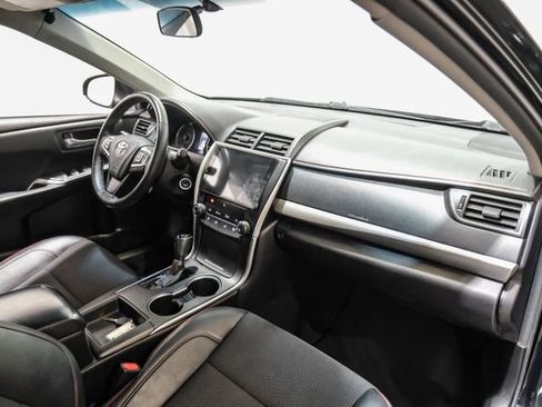 Used 2017 Toyota Camry SE image 21