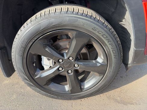 Used 2024 Jeep Grand Cherokee Limited w/ Luxury Tech Group II image 4