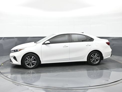 Used 2023 Kia Forte LXS w/ LXS Technology Package FWD image 9