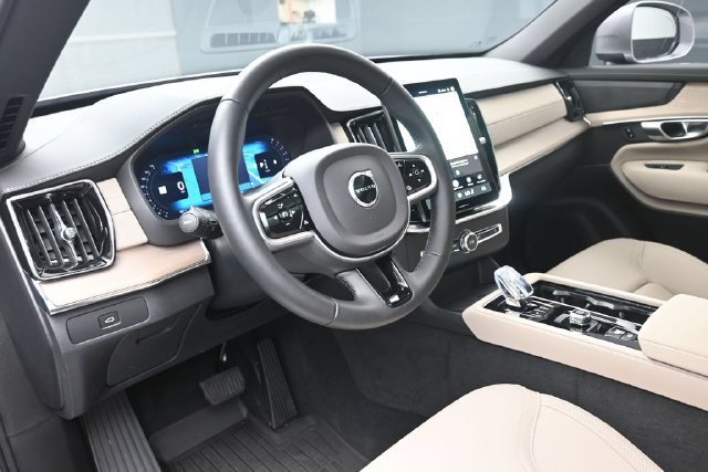 Used 2026 Volvo XC90 B6 Plus w/ Protection Package Premier AWD/4WD image 17