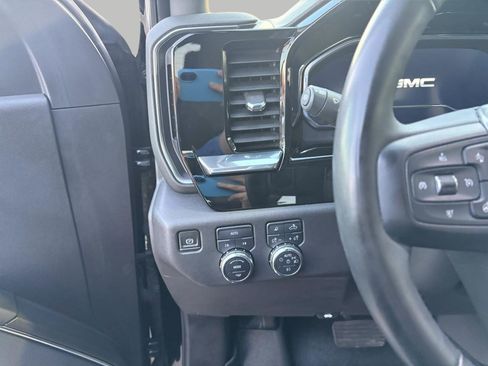 Used 2023 GMC Sierra 1500 SLT image 12
