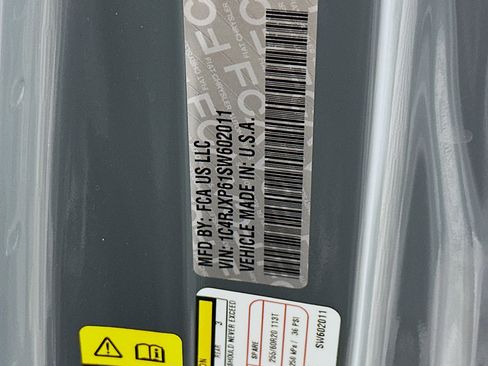 Used 2025 Jeep Wrangler Sahara image 12