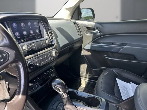Used 2022 Chevrolet Colorado Z71 AWD/4WD image 16
