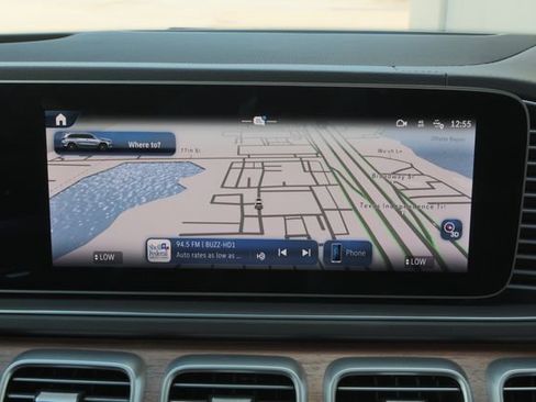 Used 2025 Mercedes-Benz GLS 580 4MATIC image 16