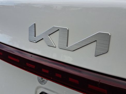 Used 2024 Kia Forte LXS w/ LXS Technology Package FWD image 30