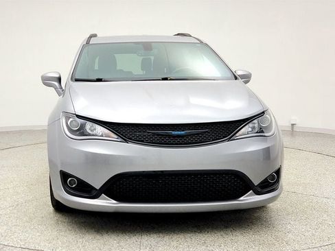 Used 2020 Chrysler Pacifica Touring-L w/ S Appearance Package FWD image 2
