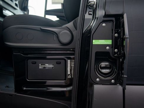 Used 2025 Mercedes-Benz Sprinter 2500 image 25