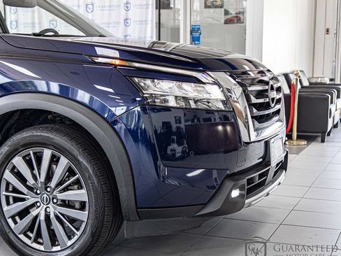 Used 2022 Nissan Pathfinder SL w/ SL Premium Package AWD/4WD image 4