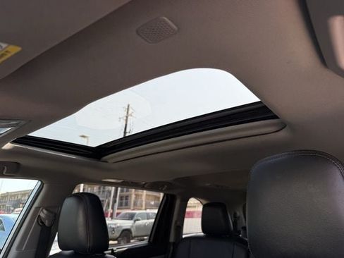 Used 2019 Toyota Highlander XLE AWD/4WD image 25
