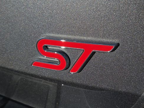 Used 2025 Ford Explorer ST image 9