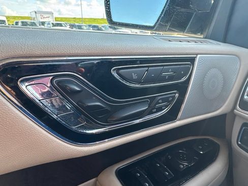 Used 2019 Lincoln Navigator L Reserve AWD/4WD image 16