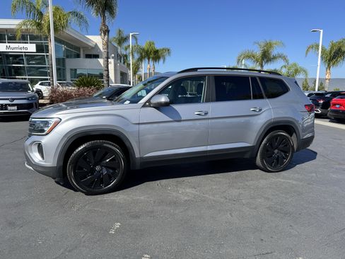 Used 2024 Volkswagen Atlas SE AWD/4WD image 11