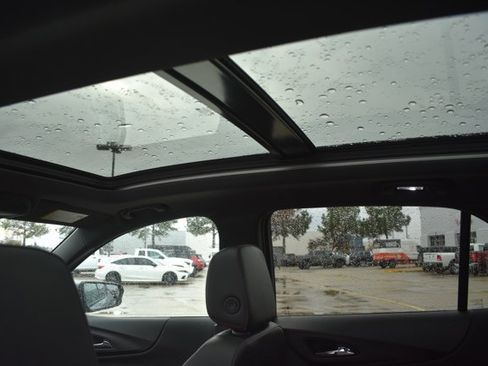 Used 2023 Chevrolet Equinox RS image 18