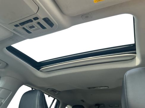 Used 2023 Toyota Highlander XLE image 16