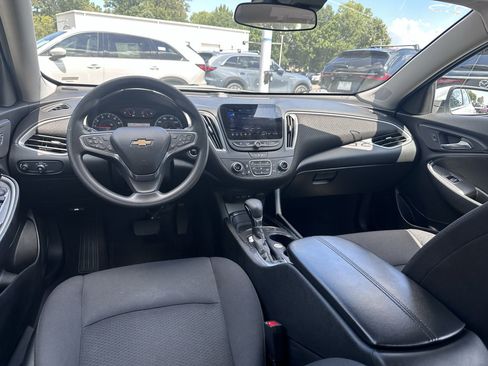 Used 2025 Chevrolet Malibu LT FWD image 10