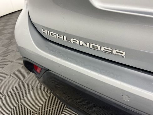 Used 2021 Toyota Highlander Limited image 3