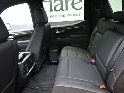 Used 2024 Chevrolet Silverado 1500 High Country w/ High Country Premium Package AWD/4WD image 22