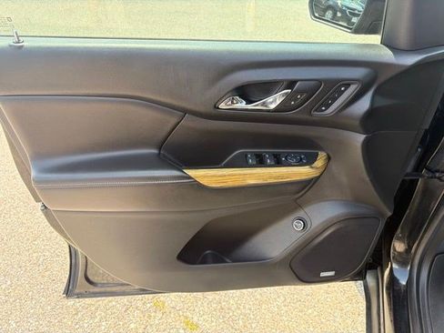 Used 2017 GMC Acadia Denali AWD/4WD image 10
