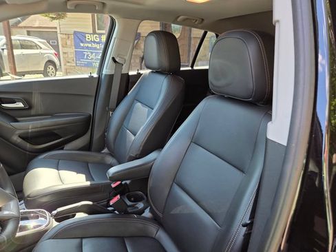 Used 2020 Chevrolet Trax Premier w/ LPO, Cargo Package AWD/4WD image 19