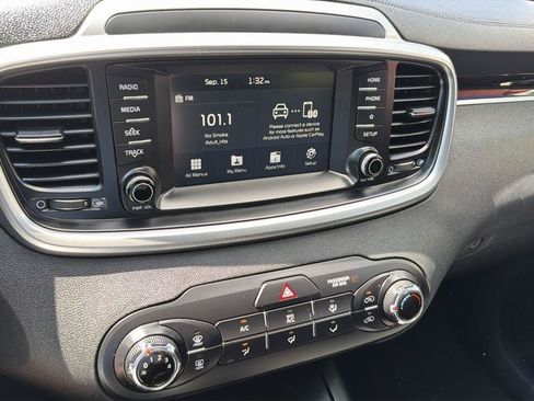 Used 2020 Kia Sorento LX FWD image 17