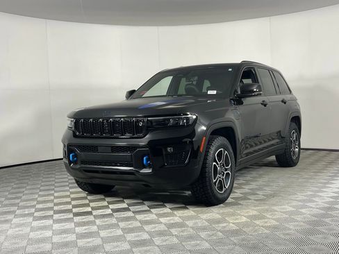 Used 2022 Jeep Grand Cherokee Trailhawk w/ Advanced Protech Group II image 3