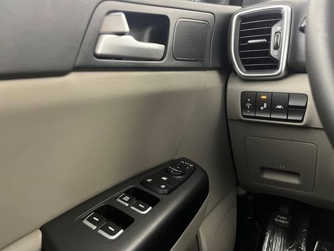 Used 2021 Kia Sportage S image 25