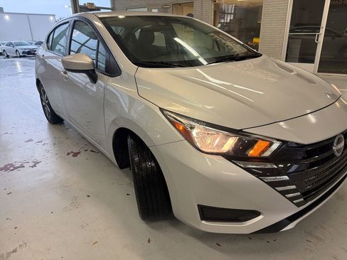Used 2023 Nissan Versa SV FWD image 3