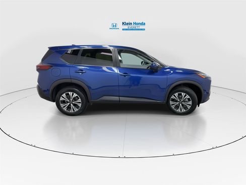 Used 2023 Nissan Rogue SV image 3