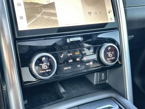 New 2026 Land Rover Discovery Limited Edition image 27