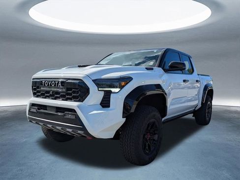Used 2025 Toyota Tacoma TRD Pro AWD/4WD image 5