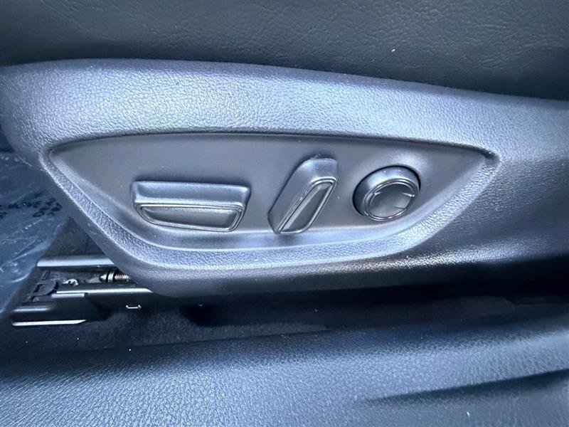 Used 2020 Toyota Camry SE FWD image 32