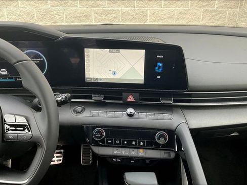 New 2025 Hyundai Elantra SEL image 7