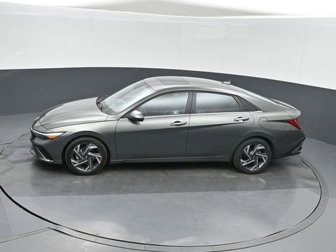 Used 2025 Hyundai Elantra SEL image 34