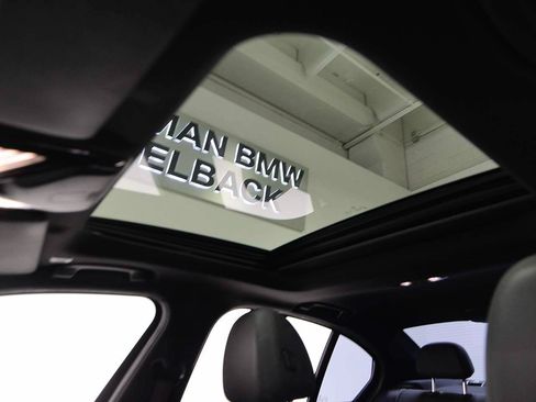 Used 2020 BMW 330i Sedan w/ M Sport Package RWD image 6