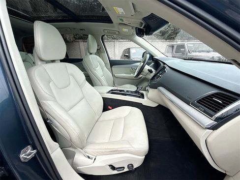 Used 2021 Volvo XC90 T5 Momentum w/ Climate Package image 33