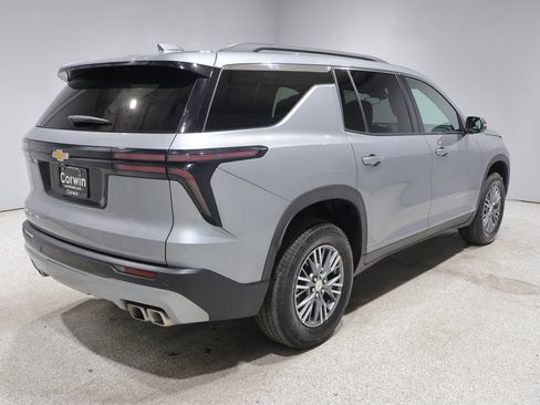 Used 2026 Chevrolet Traverse LT AWD/4WD image 2