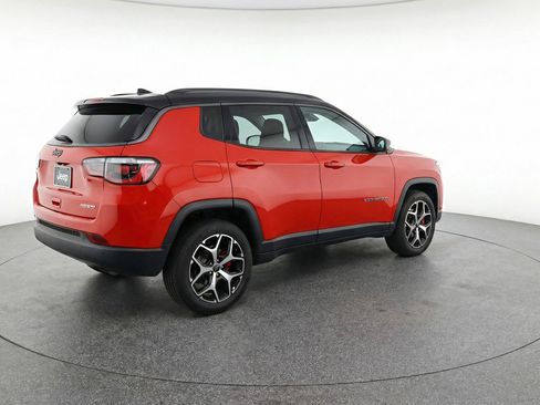 Used 2025 Jeep Compass Limited image 9