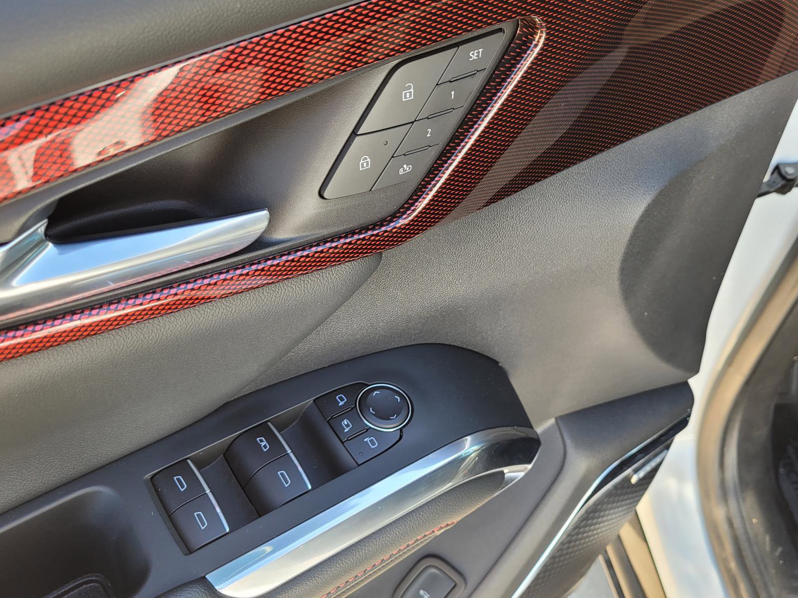 Used 2026 Chevrolet Traverse RS FWD image 23