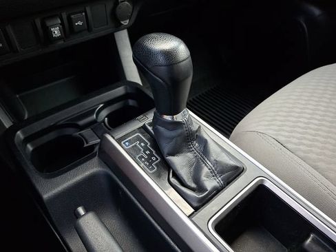 Used 2022 Toyota Tacoma SR5 AWD/4WD image 14