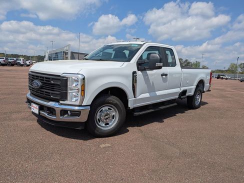 New 2026 Ford F250 XL w/ XL Chrome Package image 4
