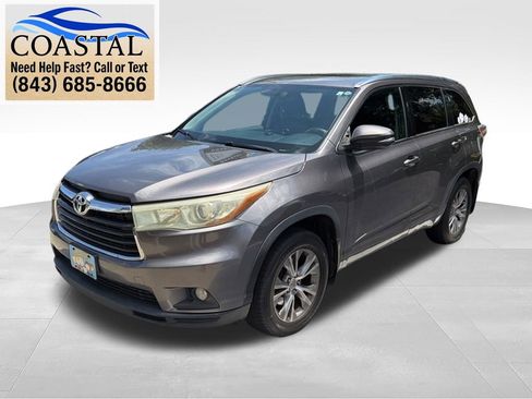 Used 2015 Toyota Highlander XLE AWD/4WD image 1