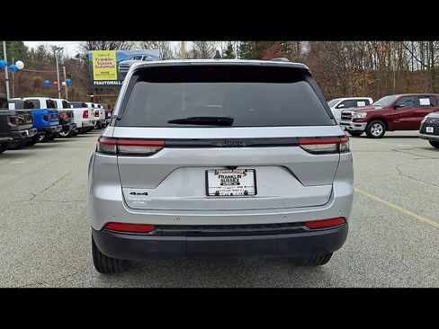 Used 2023 Jeep Grand Cherokee Altitude image 7