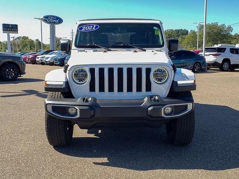Used 2021 Jeep Wrangler Unlimited Sahara image 2