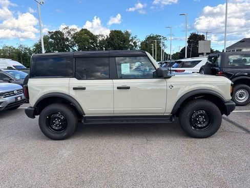 New 2026 Ford Bronco Outer Banks AWD/4WD image 2