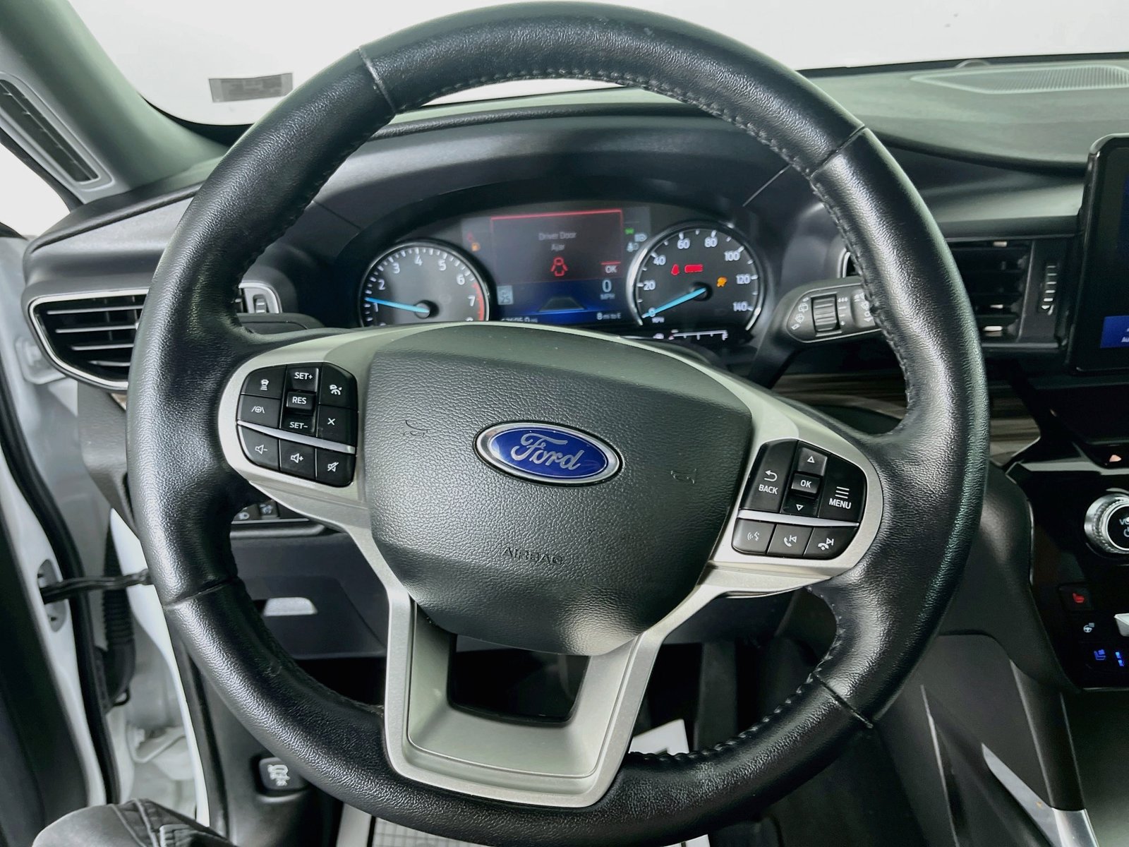 Used 2023 Ford Explorer Limited w/ Equipment Group 301A RWD image 14