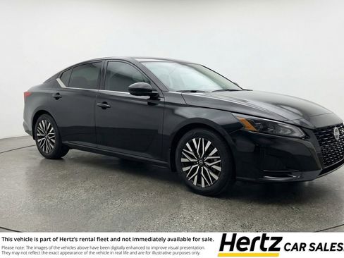 Used 2025 Nissan Altima 2.5 SV image 1